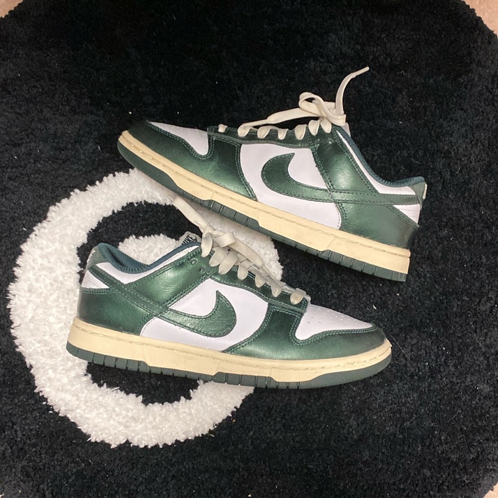 Nike Womens Dunk Low “Vintage Green” W7